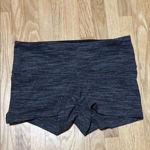 Lululemon Size 4 Yoga Exercise Shorts